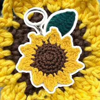 Sunflower keychain/ mini keychain/ crochet keychain