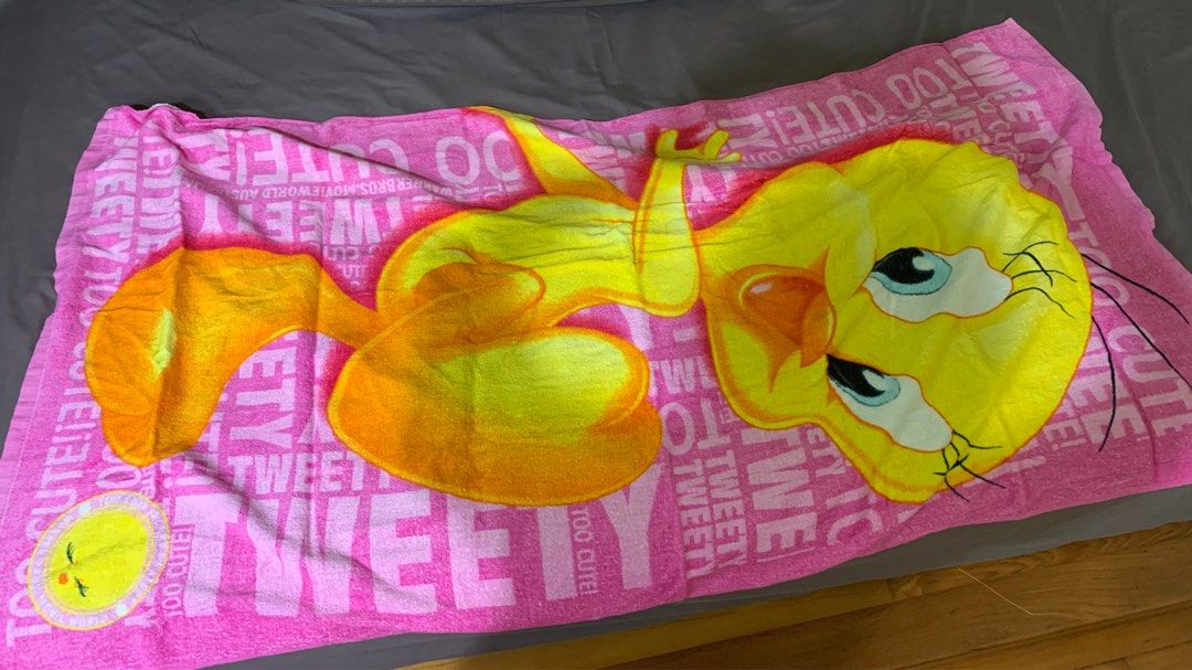 Tweety Chickie Snuggle Towel & Blanket