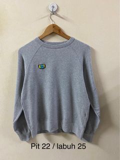 UNIQLO SWEATSHIRT WITH PATCHES