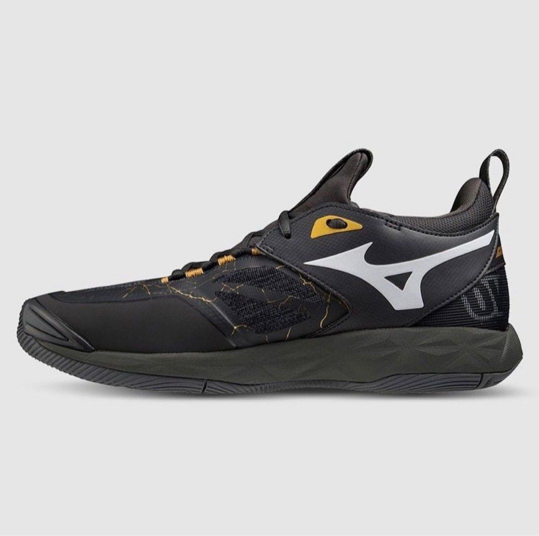 wave momentum 2 mizuno Carousell