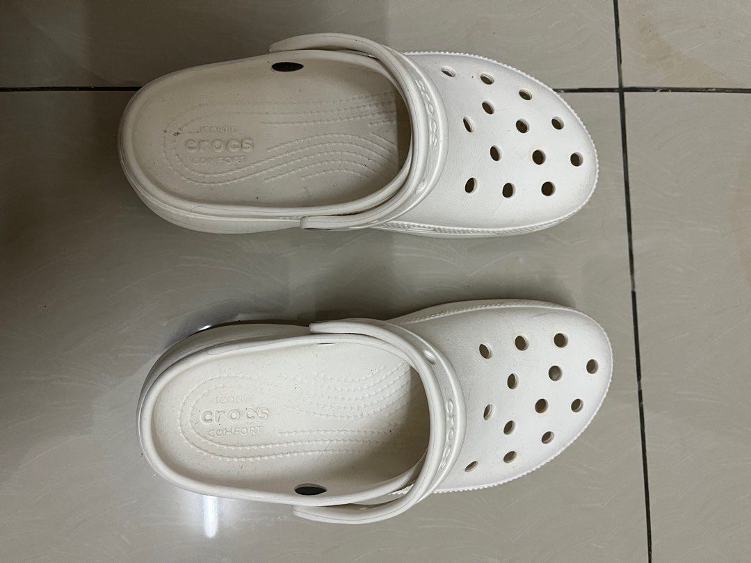 Womens size online 6 white crocs