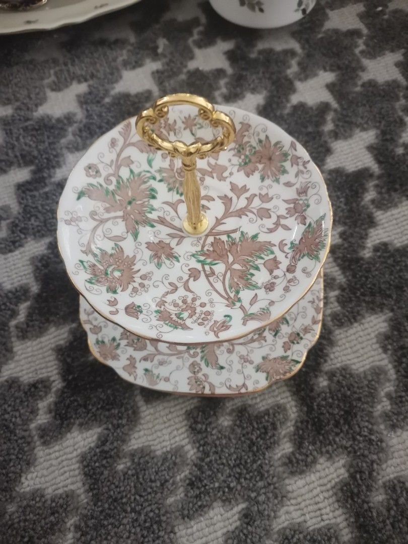 Windsor small 2tier cake stand (Category: Coffee & Tea Tableware) located in Pasig City. Submitted by singledadreseller (Listing ID 1215543533, Image 2). Description: Windsor 2 tier Dessert stand ea plate is 5 to 6inches in length.