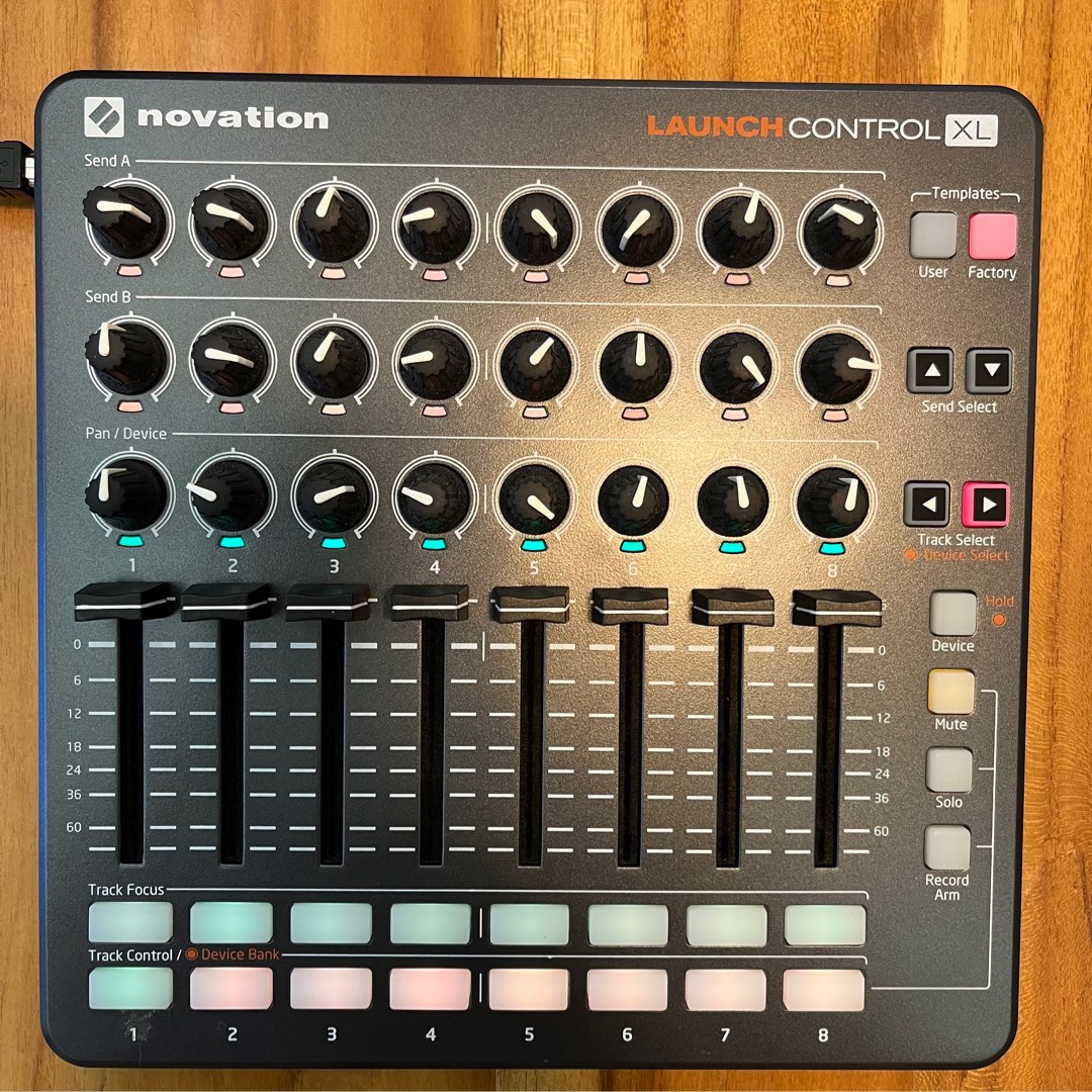 9.8/10 Novation Launch Control XL usb midi controller, 書籍、休閒與玩具, 樂器