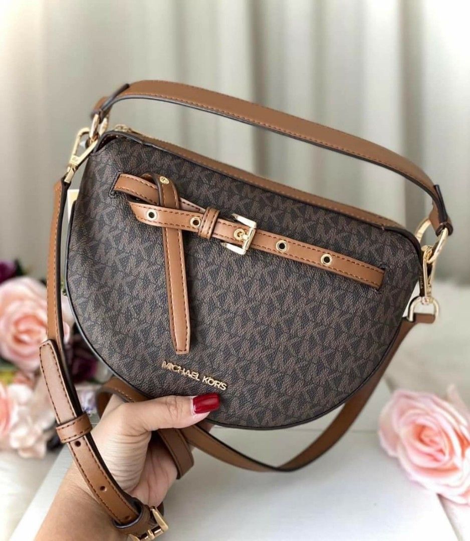 🇺🇲 Authentic MK Emilia half moon xbody bag (Category: Luxury Bags & Wallets) located in Santa Cruz. Submitted by janelovebagswatchesshoesph (Listing ID 1215757668, Image 3). Description: with tag, dust bag, paper bag, booklet/card and gift receipt U.S..