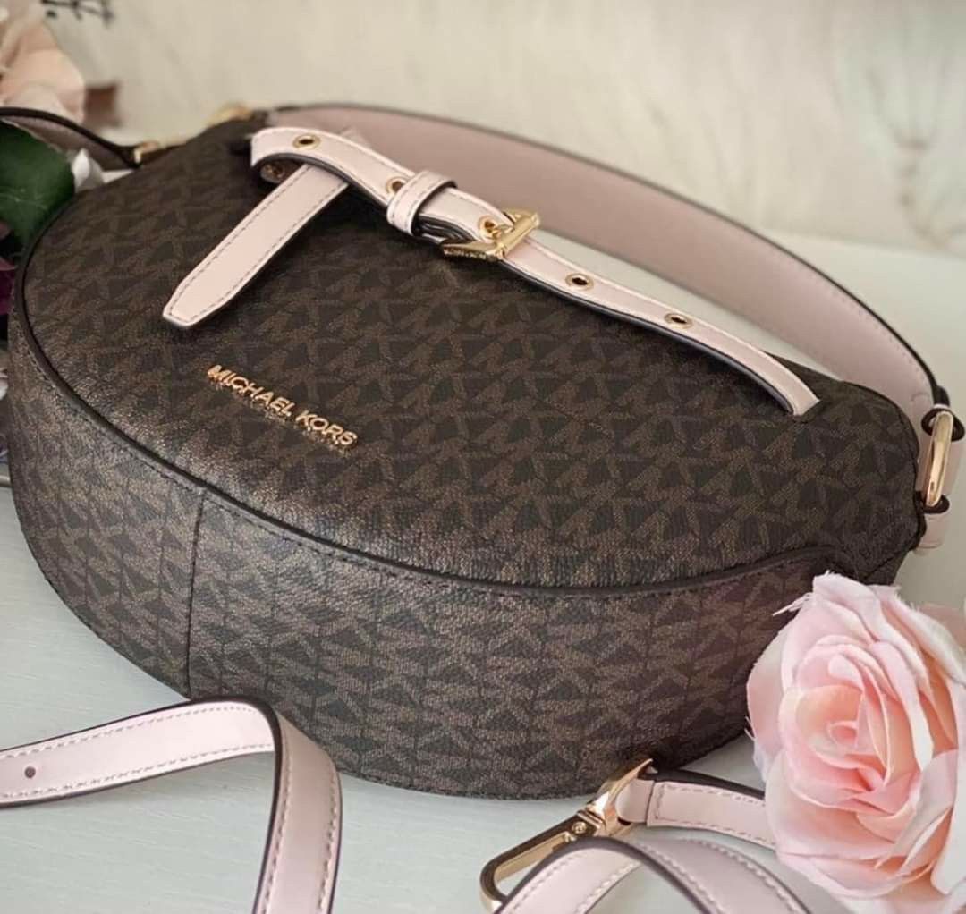 🇺🇲 Authentic MK Emilia Half moon xbody bag (Category: Luxury Bags & Wallets) located in Santa Cruz. Submitted by janelovebagswatchesshoesph (Listing ID 1215758002, Image 3). Description: with tag, dust bag, paper bag, booklet/card and gift receipt U.S..