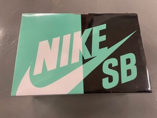正版 Bearbrick Nike SB Black 100% & 400% (盒有少凹）