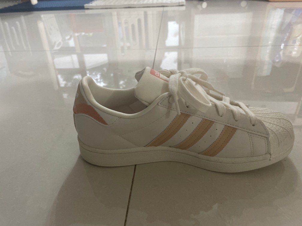 Adidas superstar queensway shop