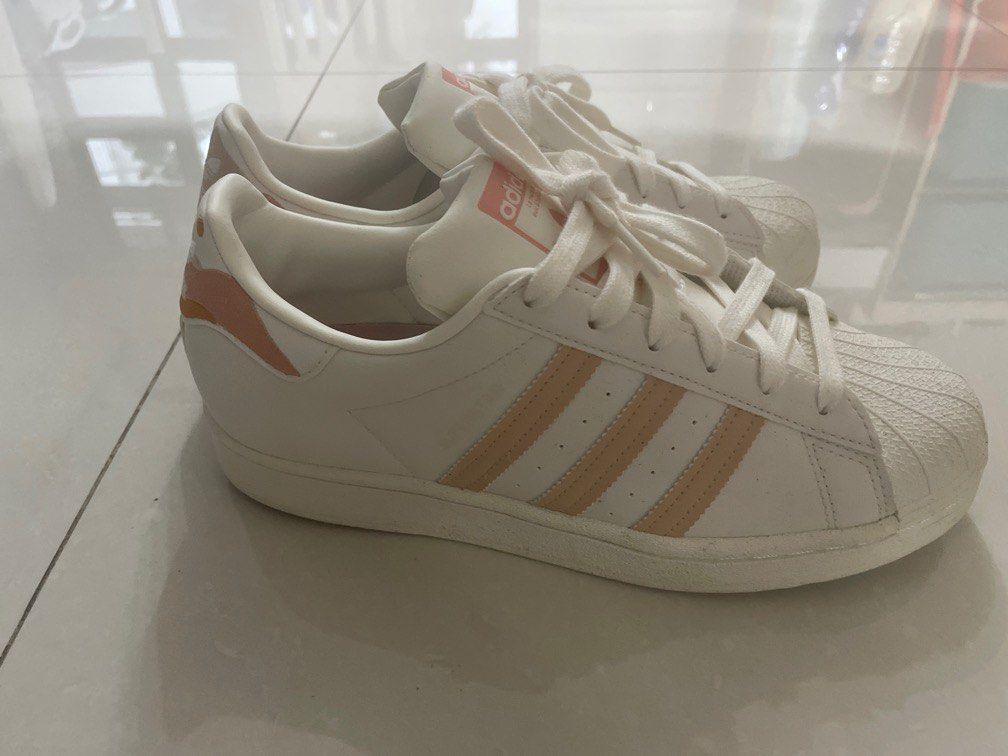 Adidas superstar hotsell queensway