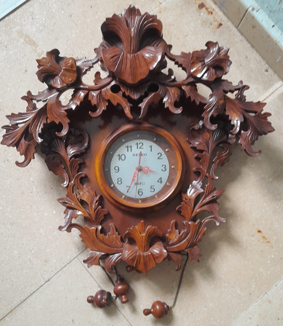 Antique Seiko Wooden Quartz clock(clock mechanism not working