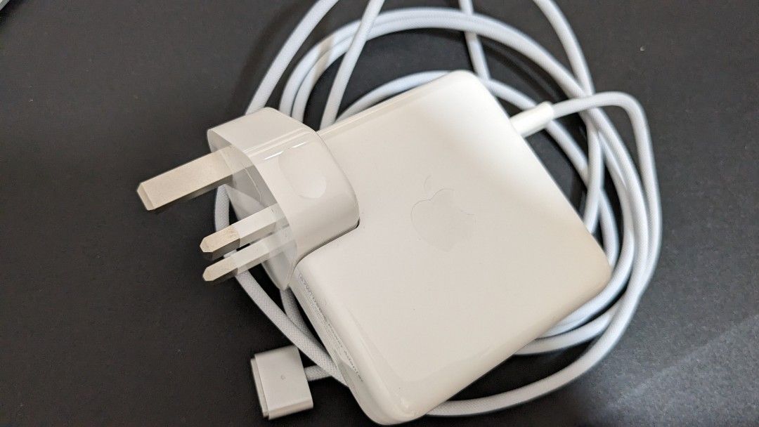 Apple Magsafe 3 charging brick(67w) and USB C to Magsafe 3 cable
