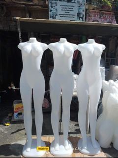 Armless whole body maniquin hard plastic