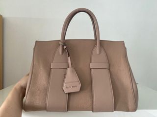 (Category: ) located in . Submitted by tuck.closet (Listing ID 1215742635, Image 1). Description: .