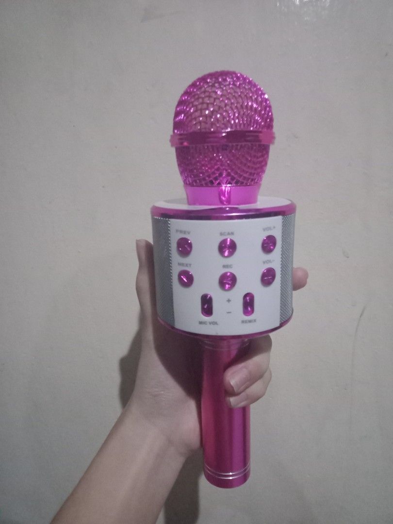 Bluetooth Pink Mic {PLEASE READ DESCRIPTION} (Category: Microphones) located in Manila. Submitted by katrine28742829 (Listing ID 1215687107, Image 1). Description: - bought this for 600 - Hindi masyado nagagamit - working well - with charger - no box but will make sure to pack it the best way to not be damaged - bought this around January 28 so almost brand new tlga - no flaws Mop: gcash mod: sco/grab/lalamove.