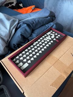 [BNIB] QK65 Burgundy/gold + Alu/POM plates (hotswap, bluetooth wireless PCB)