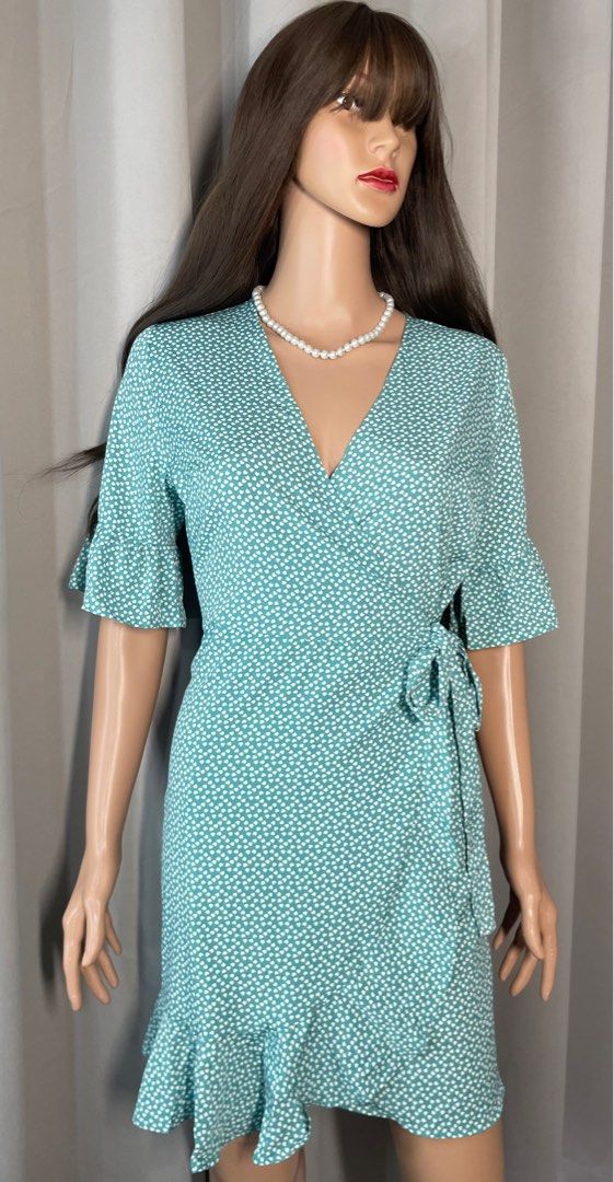 Boohoo green sale wrap dress