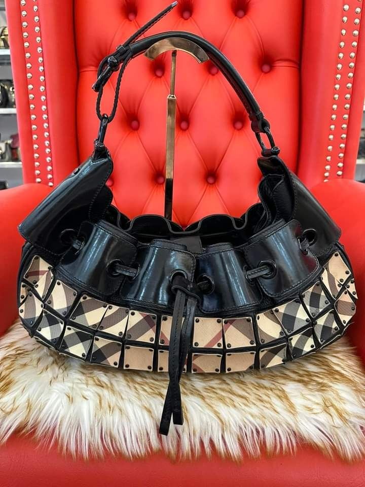 Burberry black nova check outlet handbag