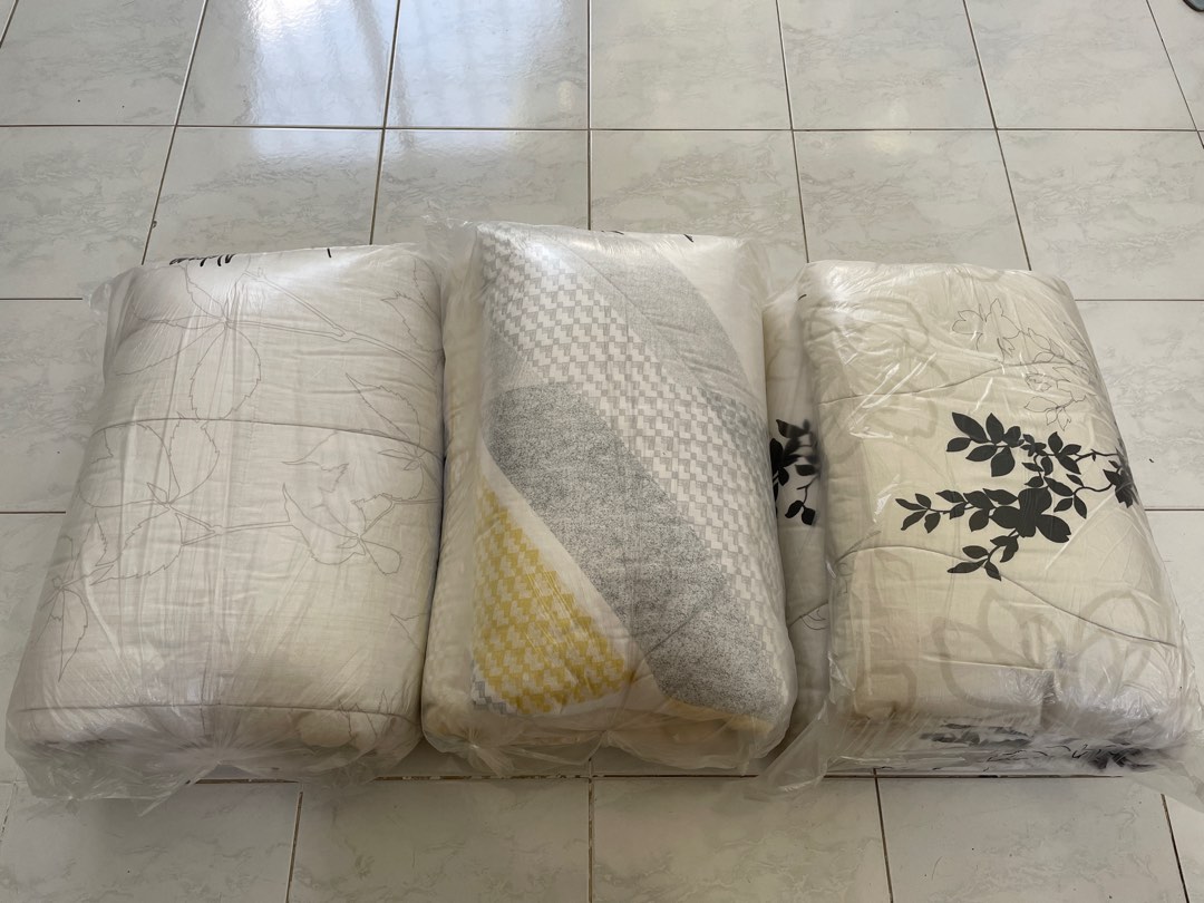 Canadian queen size comforter/duvet on Carousell