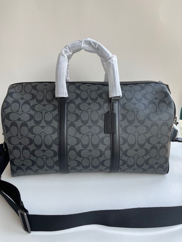 Coach voyager bag in signature canvas hot sale