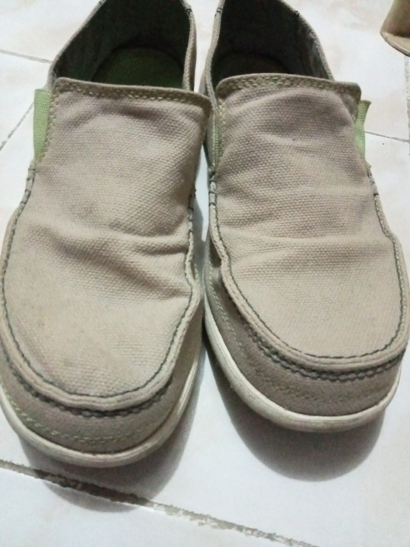 Crocs, Men's Fashion, Footwear, Casual Shoes on Carousell