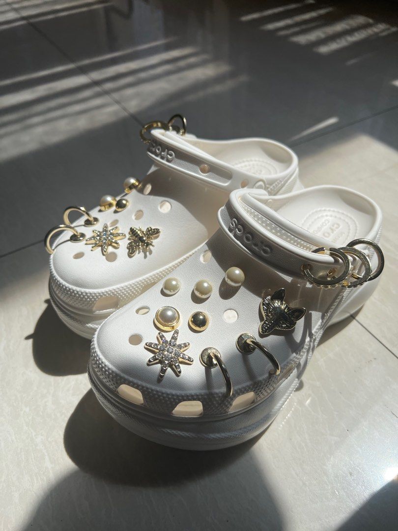 Crocs sales yang mi