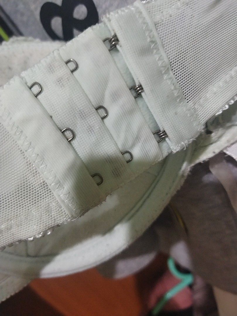 Decluttering bra size 40. Light mint green. Good condition.no flaws. (Category: Activewear) located in Cabadbaran. Submitted by xevedatiles (Listing ID 1215739168, Image 3). Description: .