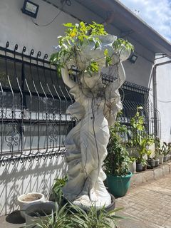 Decorative garden statue - The Wine Goddess 