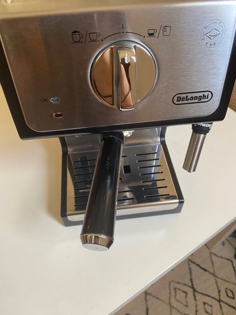 DeLonghi Pump Espresso Machine / Coffee Maker, TV & Home Appliances
