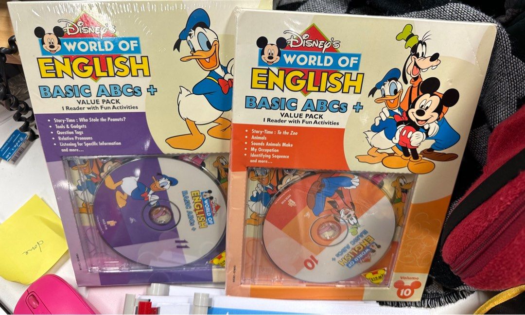 Dwe world of English迪士尼美語, 興趣及遊戲, 書本& 文具, 小朋友書