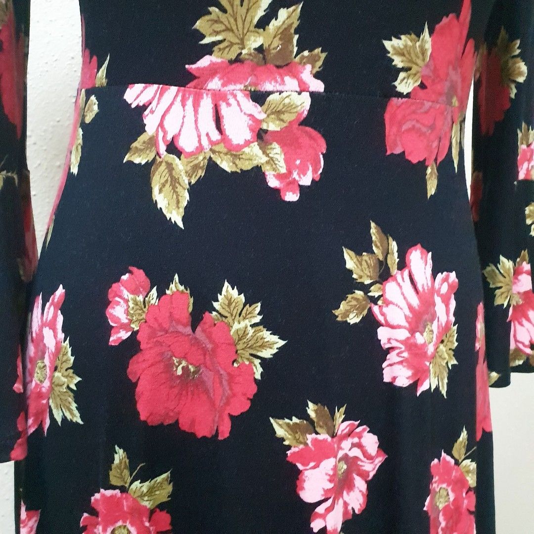 Forever 21 black top dress with red flowers