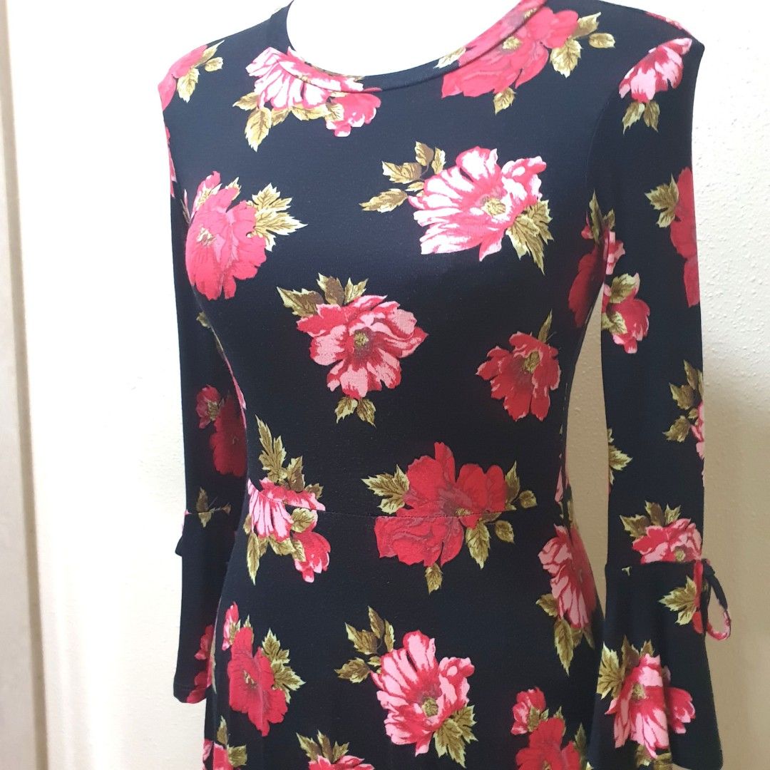 Forever 21 black dress with red flowers clearance