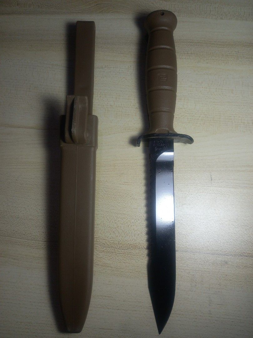 Glock 81 Field Knife Made in Austria, Sports Equipment, Hiking