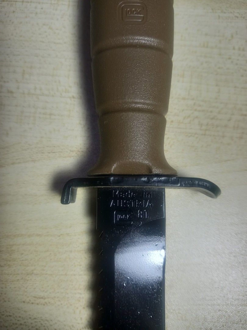 Glock 81 Field Knife Made in Austria, Sports Equipment, Hiking