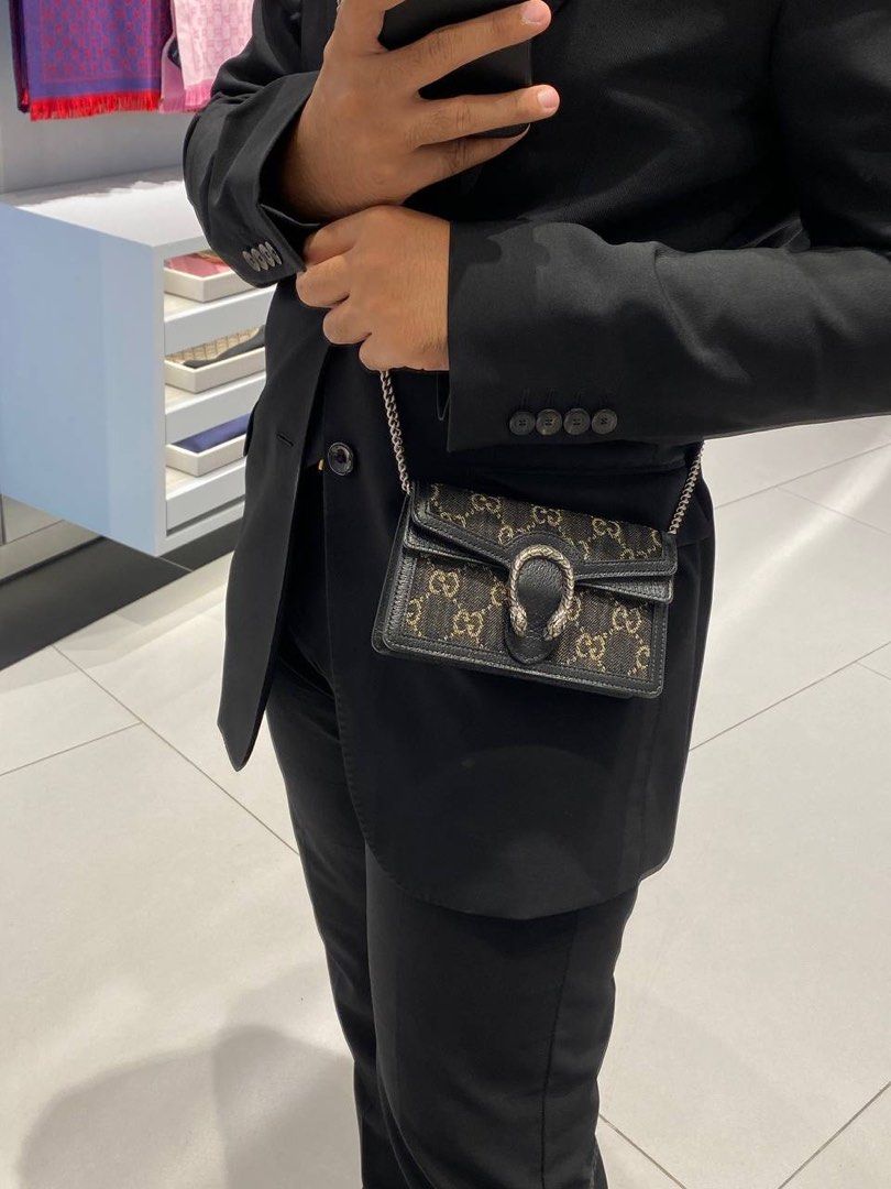 Gucci Dionysus Shoulder Bag in Black Grained Leather