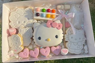 Hello Kitty cookie smash box
