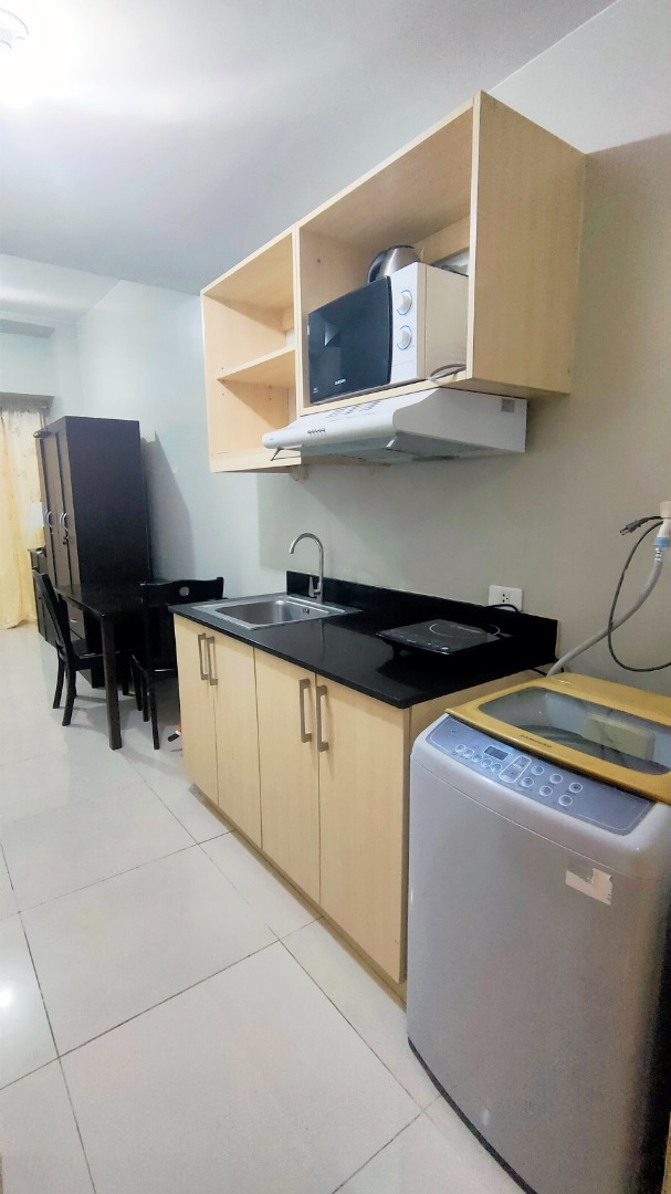 Large Studio Type Unit Condo with Balcony near DLSU for Sale at Vista