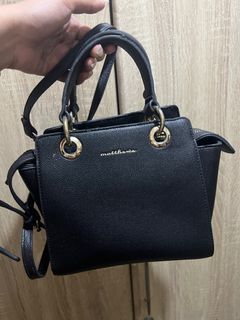 Matthews black handbag/sling