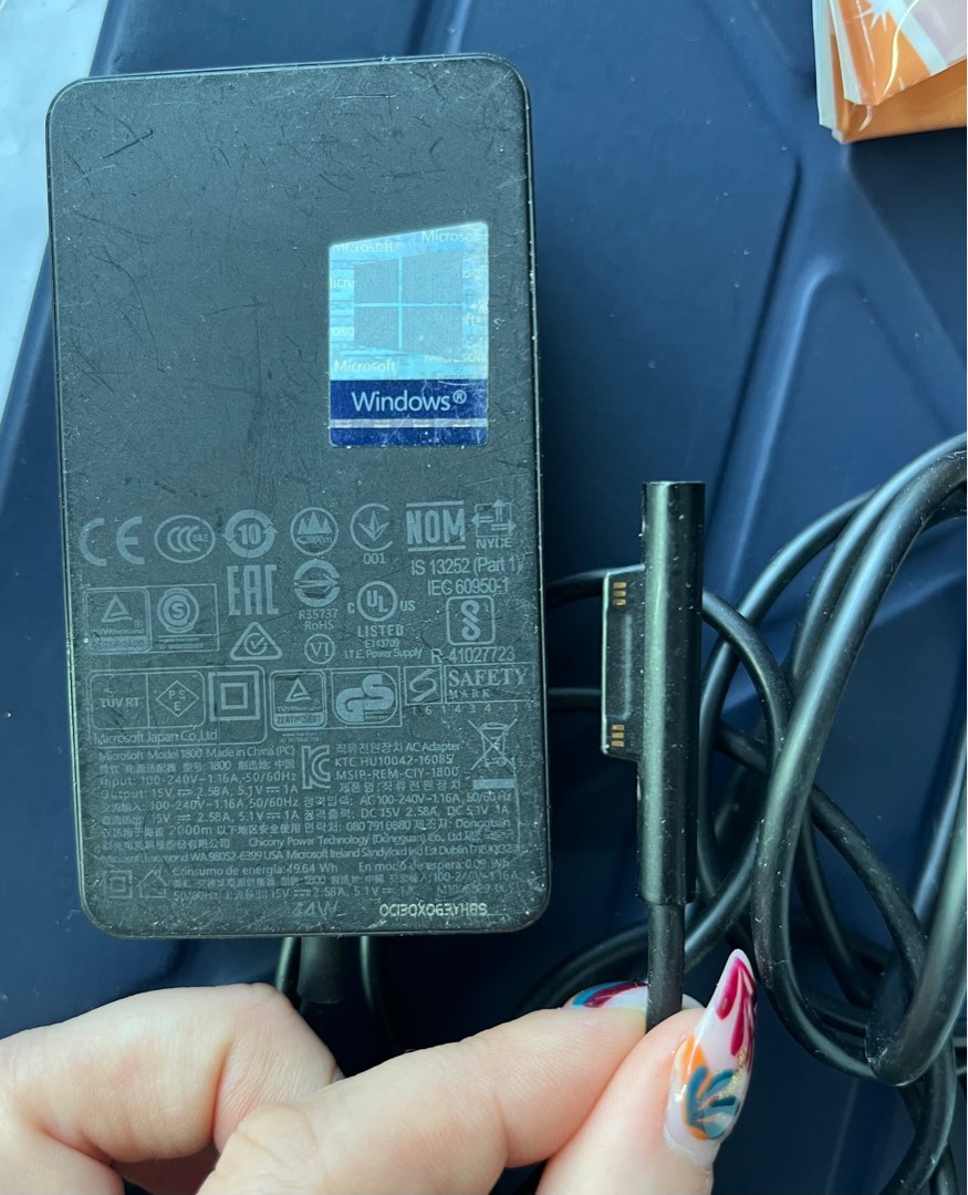 Microsoft surface charger, 電腦＆科技, 電腦周邊及配件, 電腦充電器 Carousell