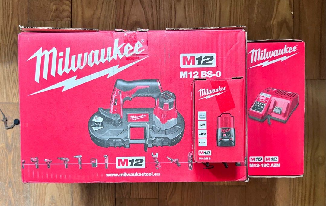 Milwaukee Compact Cordless Band Saw with battery and charger, Furniture