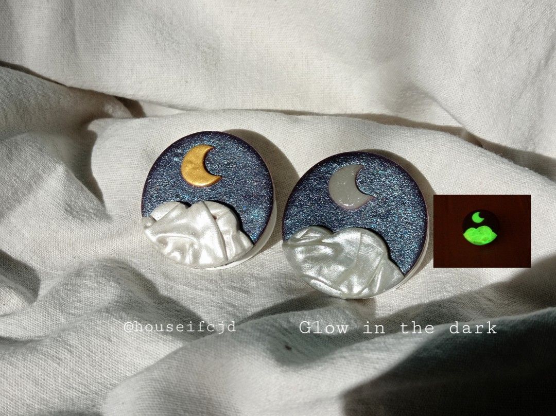 Cloud moon Phone grip. houseofcjd (Handmade polymer clay) (Category: Mounts & Holders) located in Cavite. Submitted by cjdartisan (Listing ID 1148199552, Image 1). Description: Here at Housofcjd we lovingly hand make small batches of unique phone grips that will ensure you stand out from the crowd. Actual product and its color will slightly differ from the photo as they will be made manually. The pieces may have small imperfections, because they 