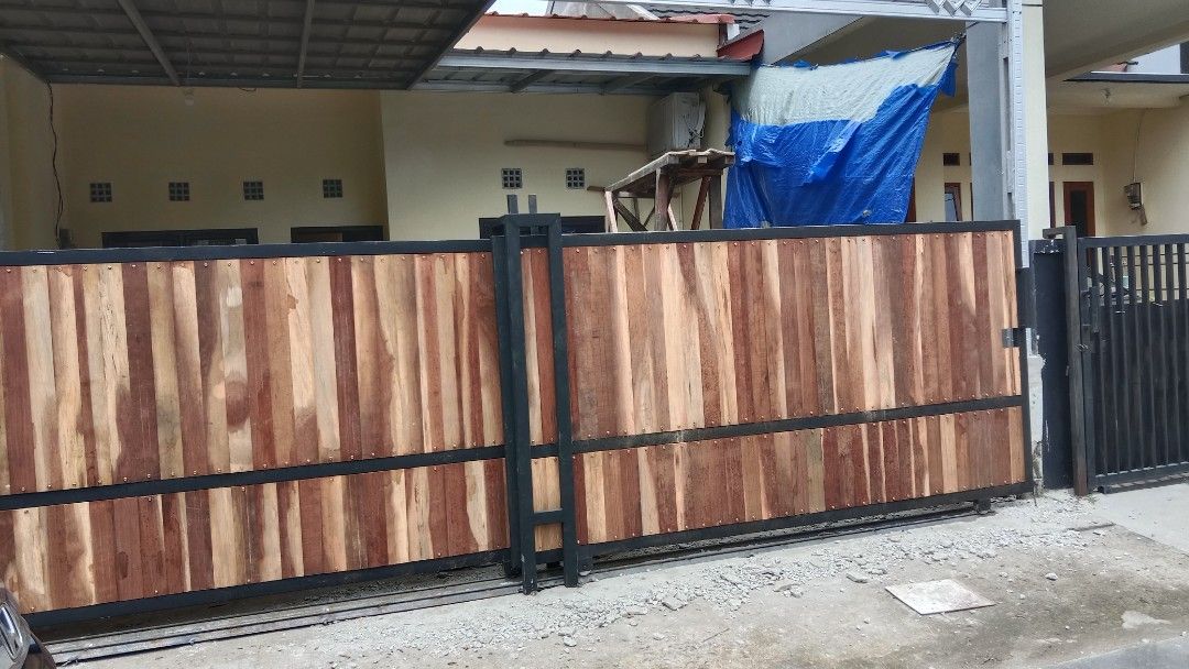 Pagar besi rumah kombinasi GRC serat kayu, Perabotan Rumah di Carousell