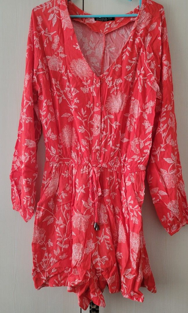Red orange Cotton on floral romper (Category: Rompers) located in Cavite. Submitted by silvercarousel15 (Listing ID 1215682679, Image 1). Description: No flaws. Looks new just need ironing. 😅 I think it can upto small to semi Med (waistband is stretchable). Thru Lalamove and grab only..