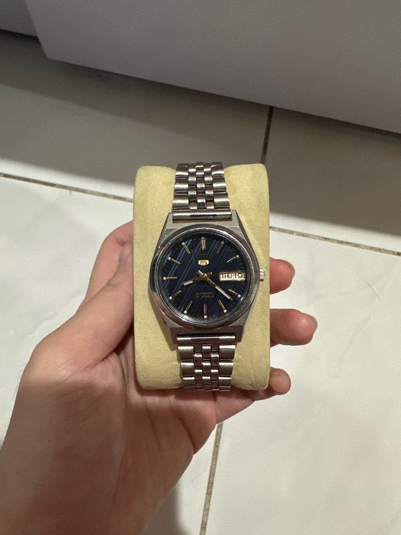 Seiko 5 automatic, Fesyen Pria, Jam Tangan di Carousell