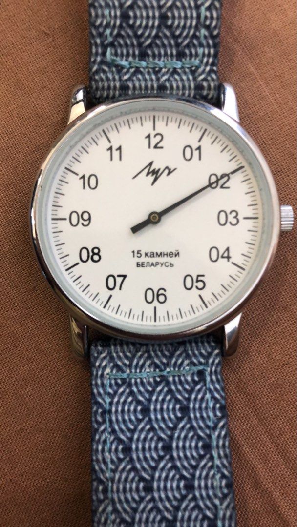Luch one handed watch top