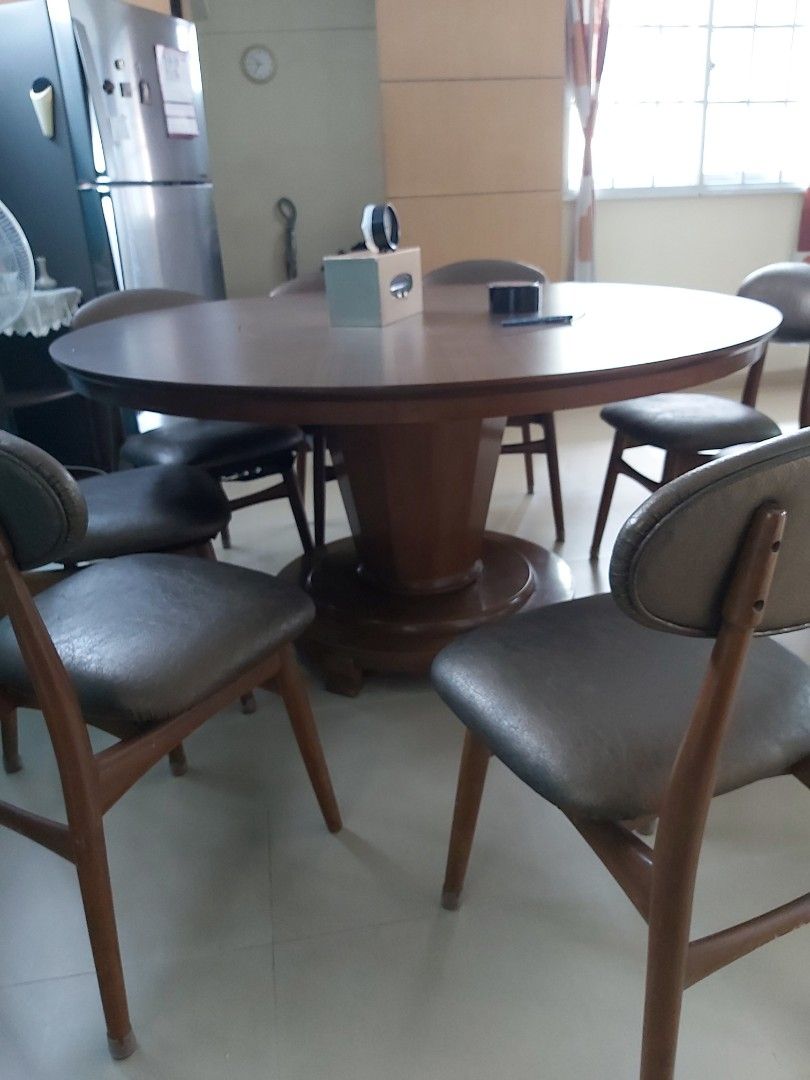 Solid wood round table 8 seaters, Furniture & Home Living, Furniture