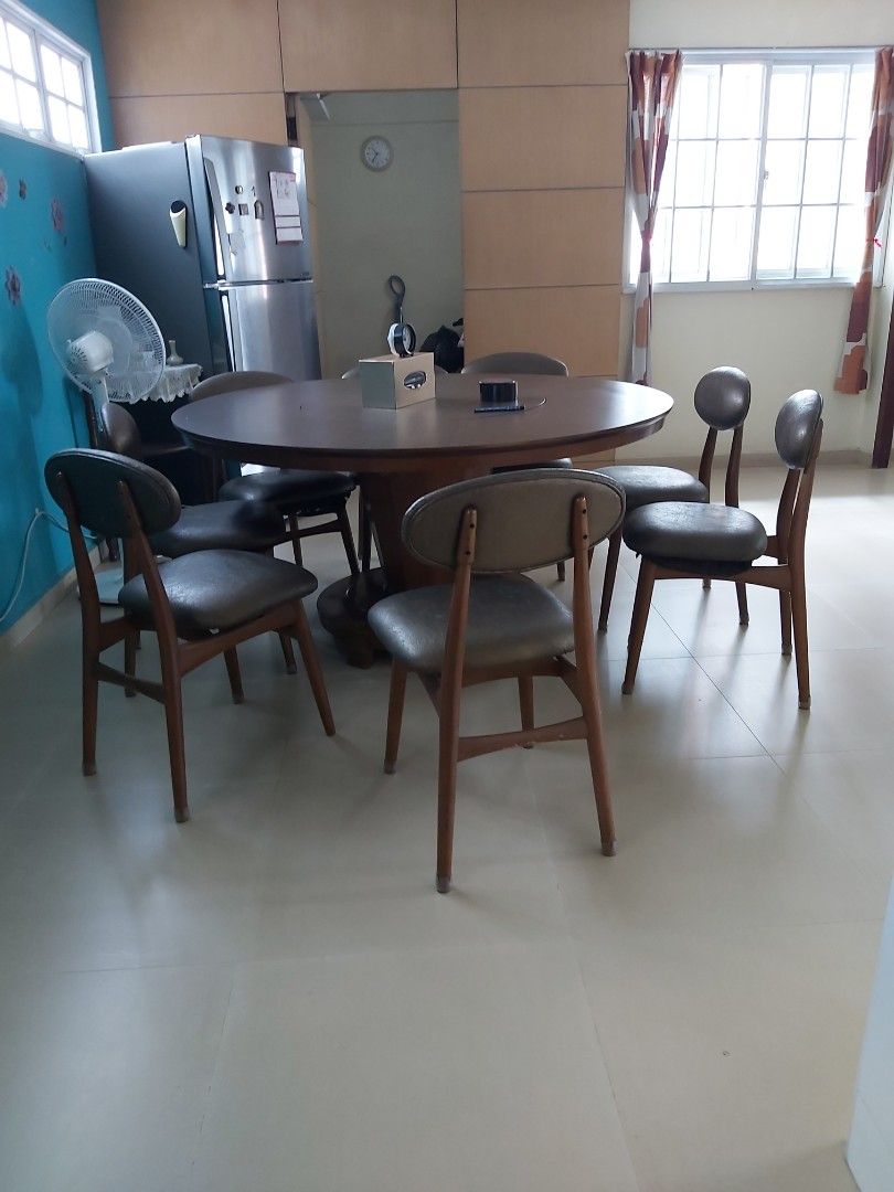 Solid wood round table 8 seaters, Furniture & Home Living, Furniture