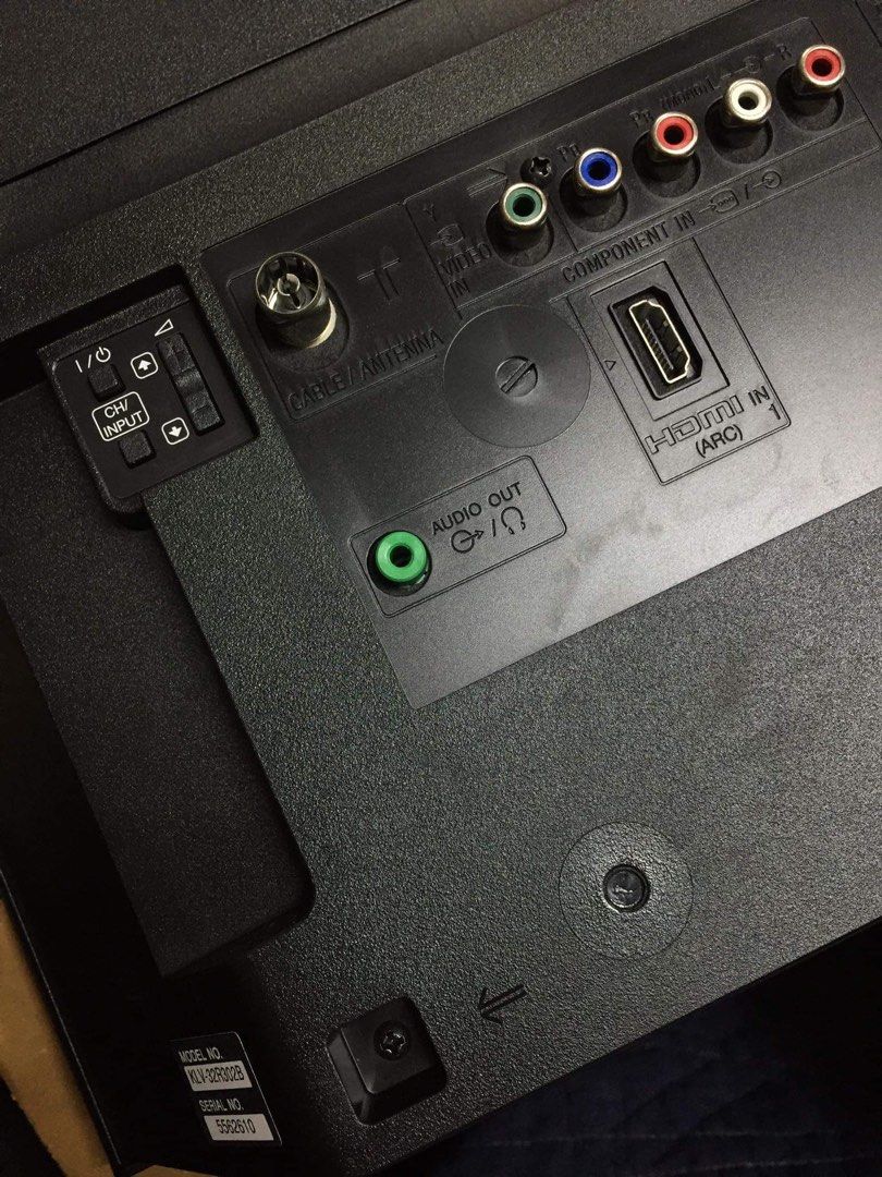 Sony Bravia Smart TV32 LED R30 B (Category: TV) located in Pasay City. Submitted by ayinong168 (Listing ID 1215692320, Image 3). Description: Item is in excellent condition mint still in box brand new 220volts smart tv with remote manual.