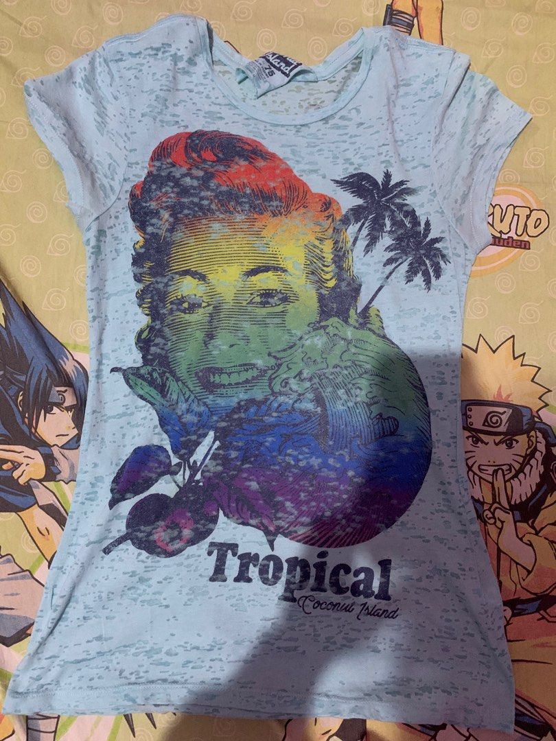 Tee Coconut Island, Fesyen Wanita, Pakaian Wanita, Atasan di Carousell