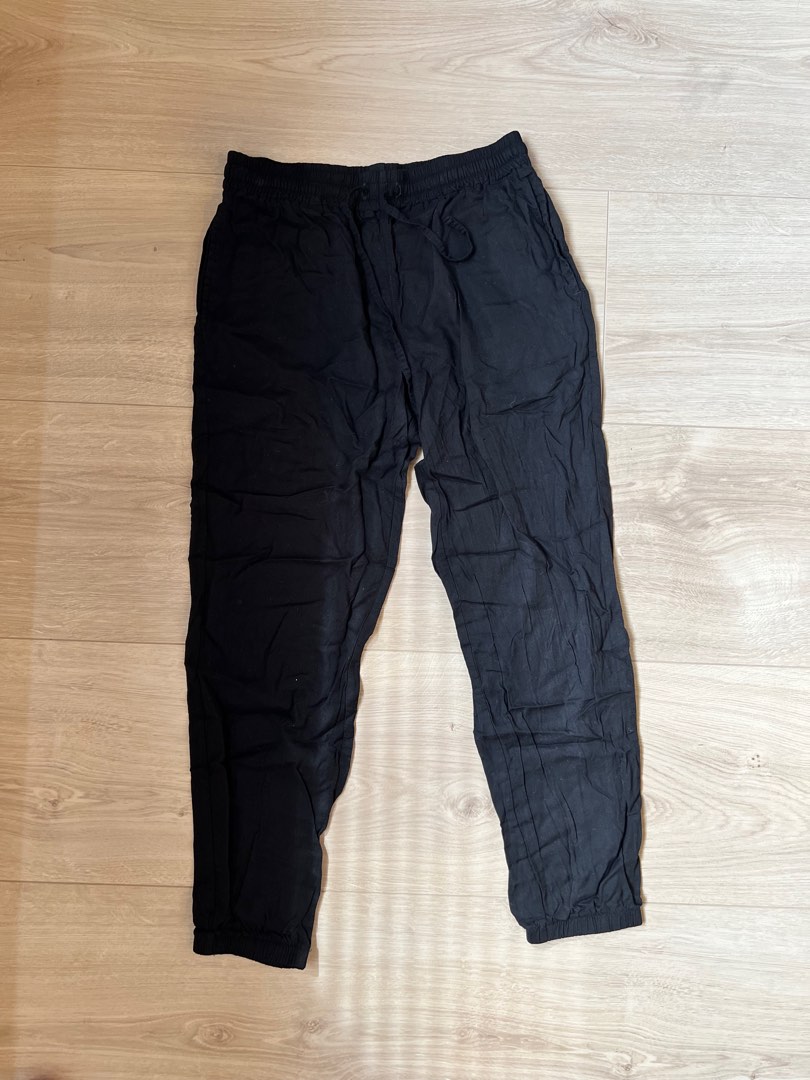 Uniqlo lounge pants (black) on Carousell
