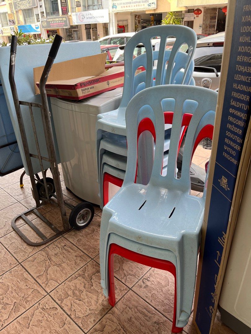 Used x 11 Plastic 3V chair Furniture Home Living Furniture