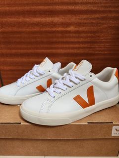 VEJA Extra White/Pumpkin Sneakers